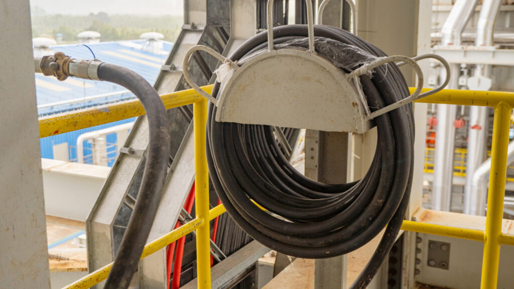 Why Gauges Are Essential for Industrial Hose Systems